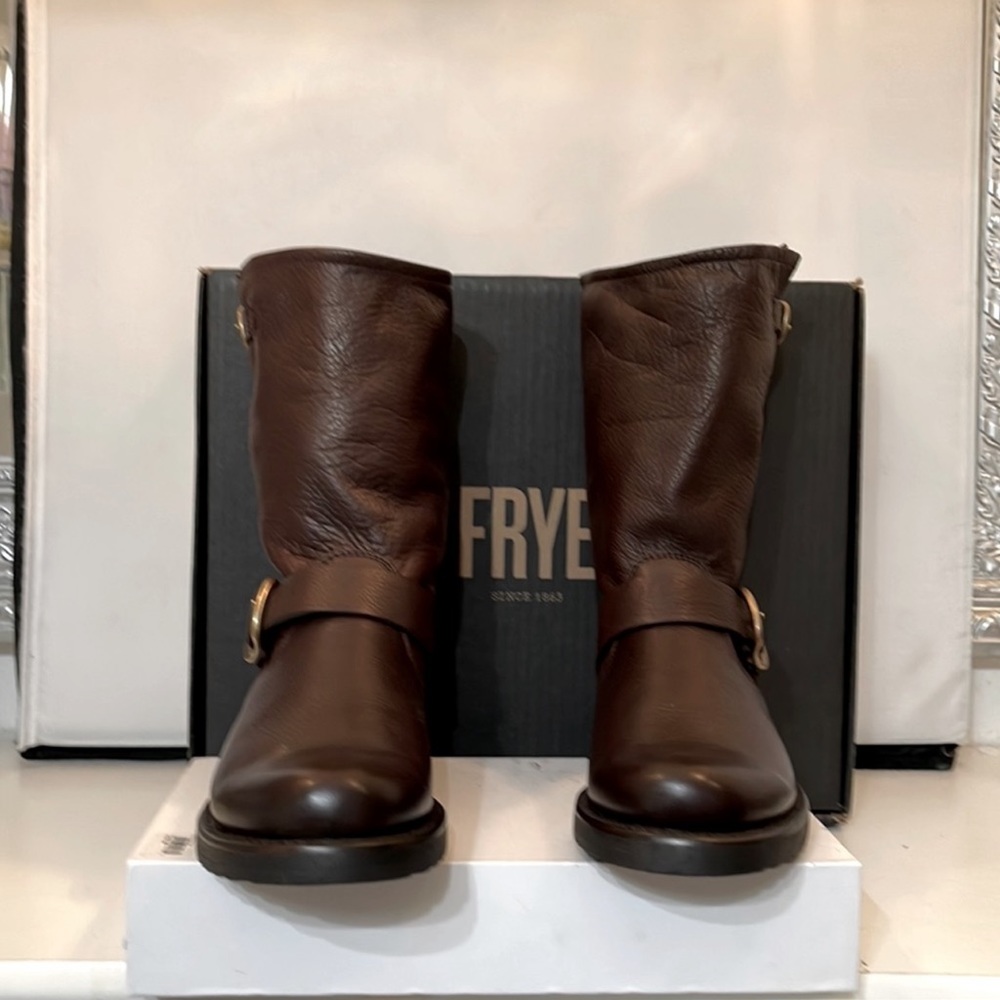 NEW FRYE VERONICA SHORT LEATHER BOOTS